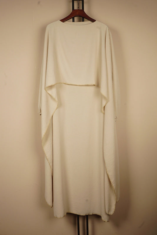 Abaya tissu fluide cape avant col arrondi manches longues volumineuses